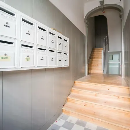 Wood & Garden * ליסבון